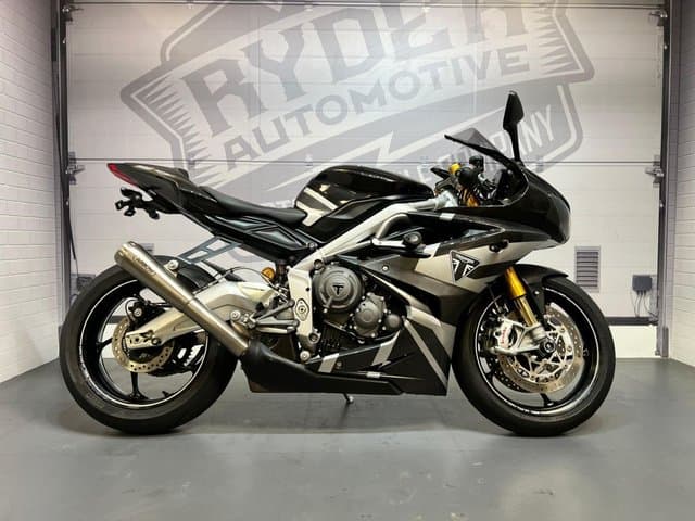 2015 Triumph Speed Triple 1050 94R Special Edition